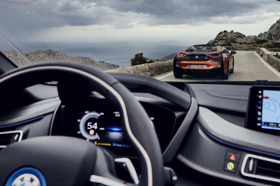 Панель приборов BMW i8 Roadster (I15) 2018 года  (WW) (фото 77 из 198)